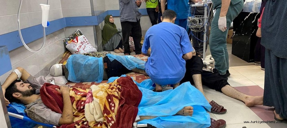 İsrail askerleri Şifa Hastanesi'ndeki hastaları silahla hastane dışına sürdü
