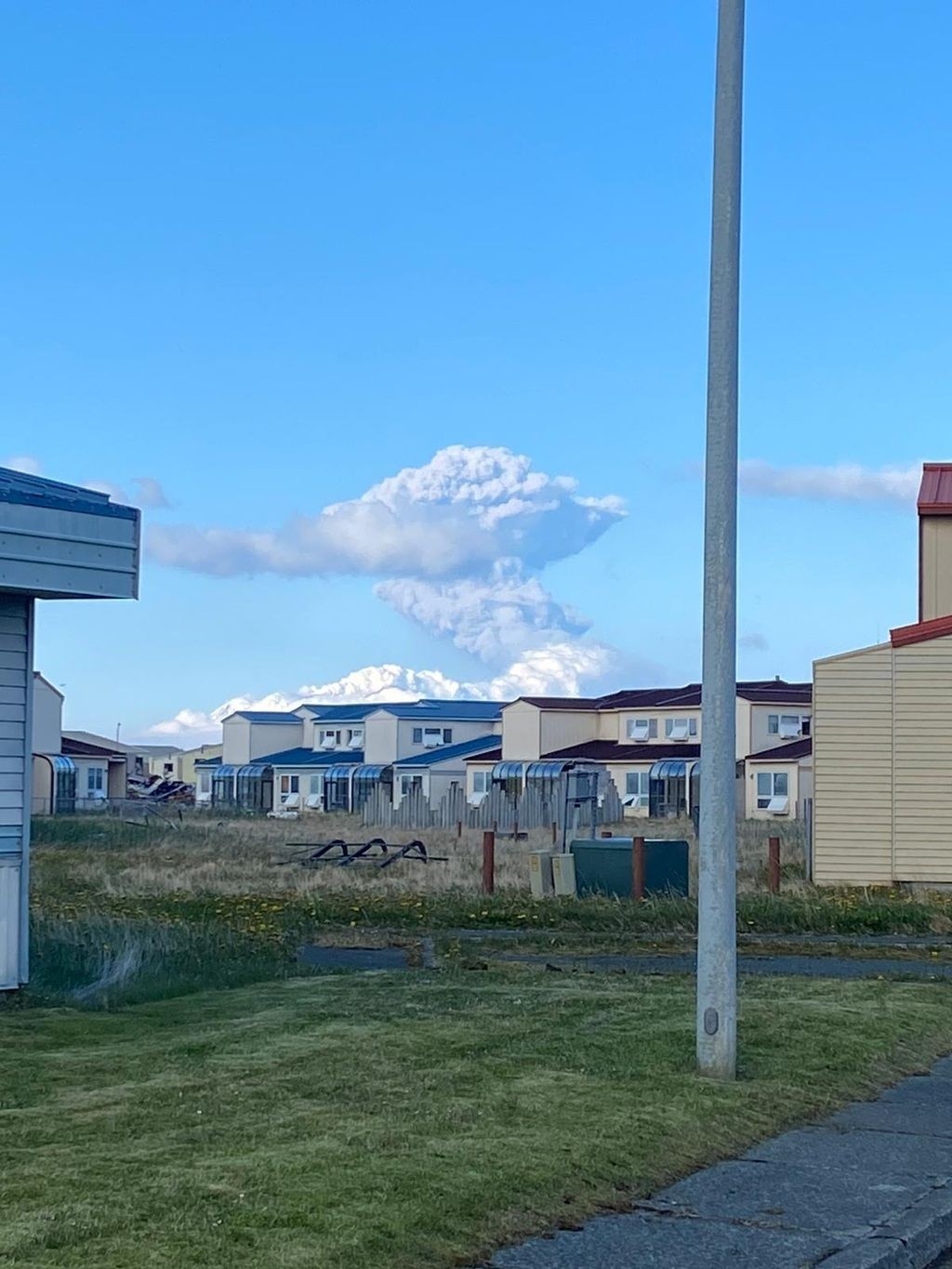 Alaska Yarımadası’nda yanardağ patlaması: Kırmızı alarm verildi