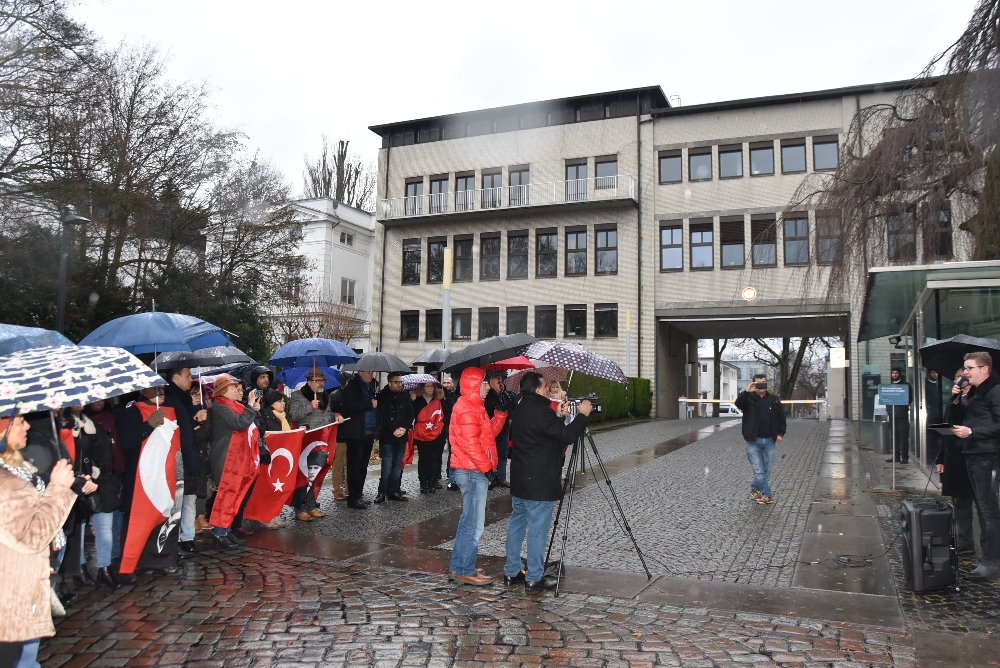 Alman Kanalının Skandal Atatürk Yayını Hamburgda Protesto Edildi