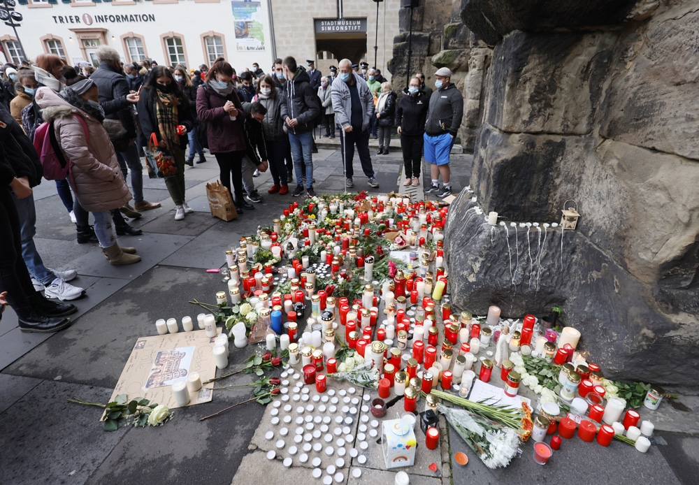 Almanya’daki araç saldırısında hayatını kaybedenler için anma töreni