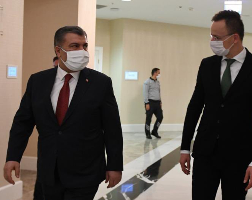 Bakan Koca, Macaristan Dışişleri ve Dış Ticaret Bakanı Szijjarto ile görüştü