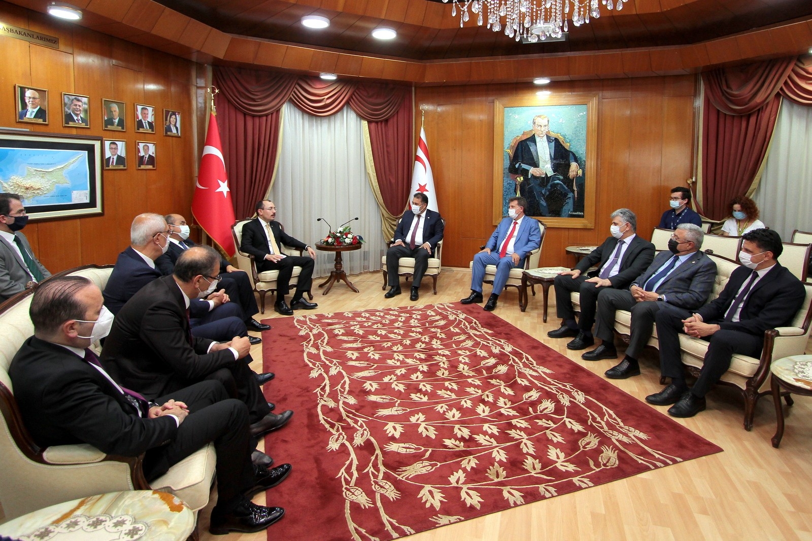Bakan Muş, KKTC Başbakanı Saner tarafından kabul edildi