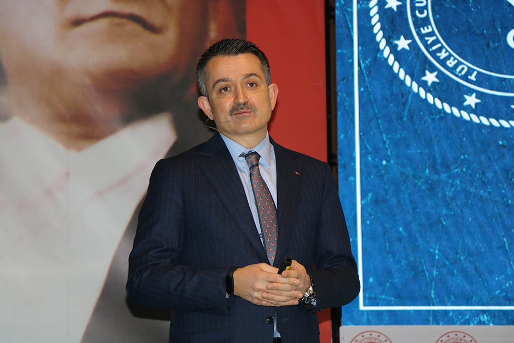 Bakan Pakdemirli: “Hamsi avcılığında kısıtlama 7 Şubat saat 01.00’den itibaren sona erecek”