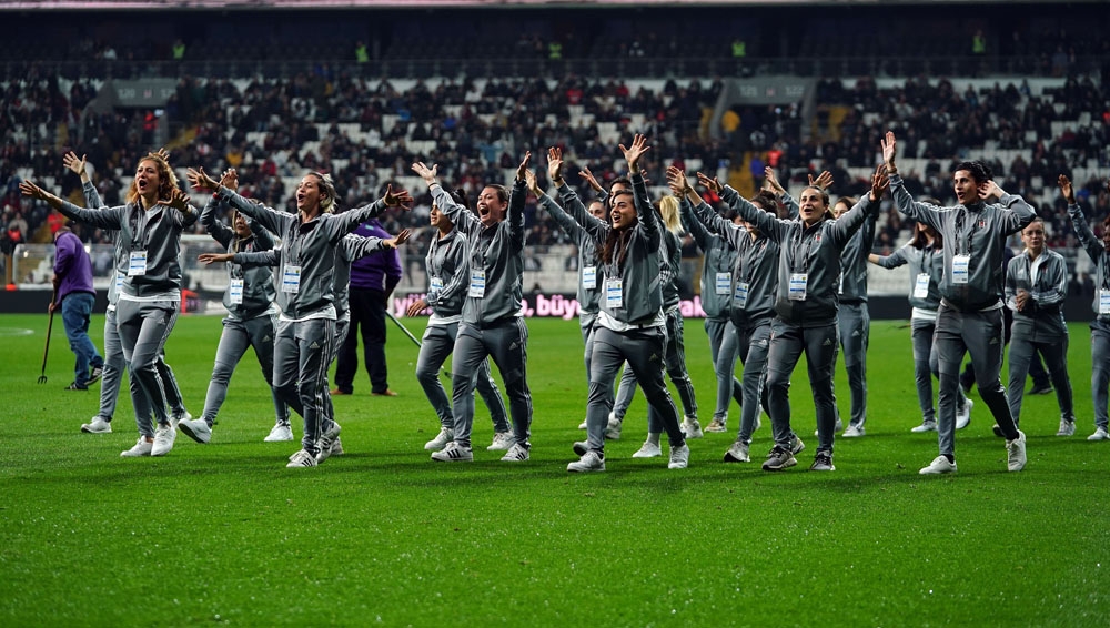 Beşiktaş Kadın Futbol Takımı, Vodafone Park’ı selamladı