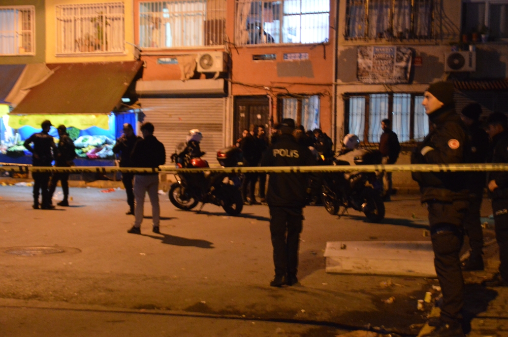 Beyoğlunda Bir Baba Önce Oğlunu, Sonra Komiser Yardımcısını Vurdu