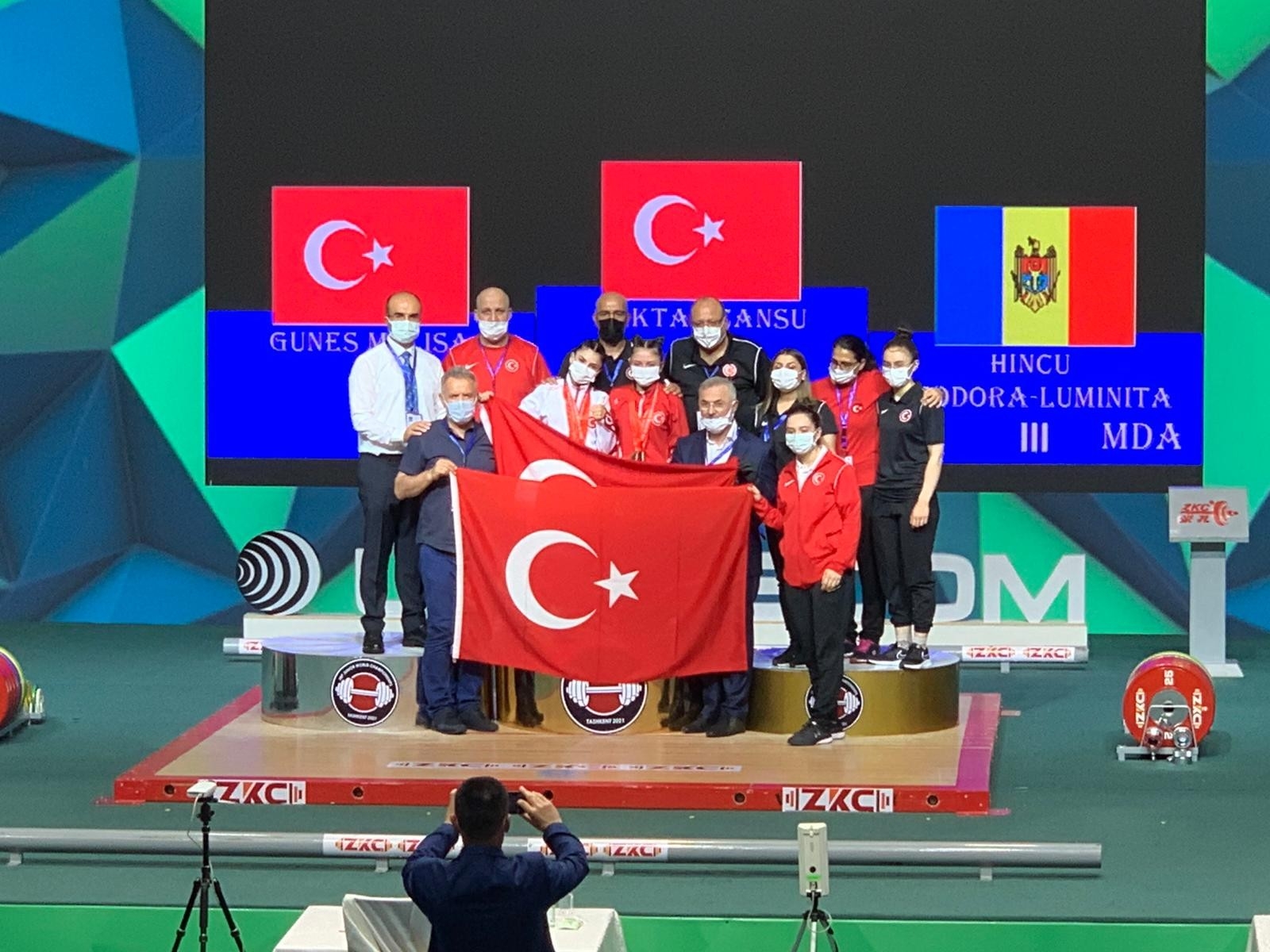 Dünya Gençler Halter Şampiyonası’nda milli sporcular 18 madalya kazandı