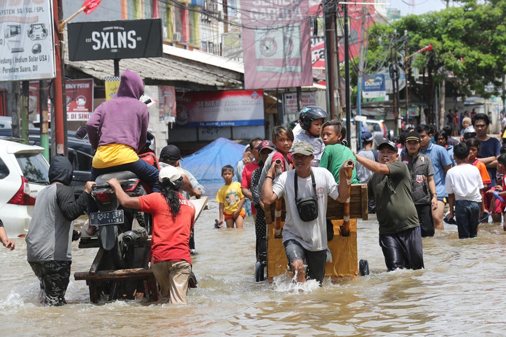 Endonezya’da sel felaketinde bilanço artıyor