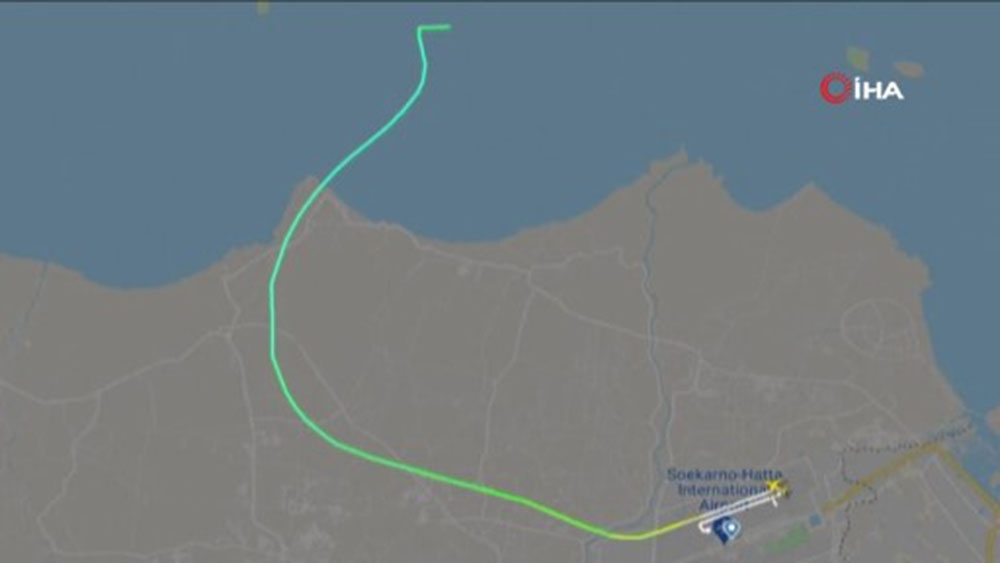 Endonezya’da yolcu uçağı seferini yaparken radardan kayboldu