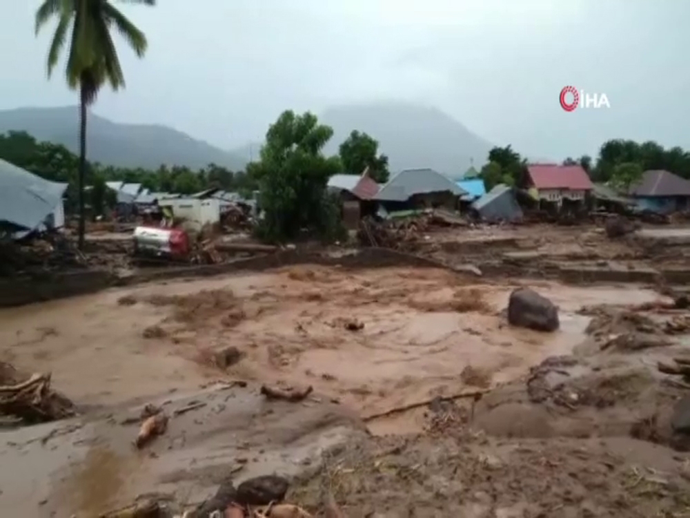Endonezya’daki sel ve heyelan felaketinde can kaybı 70’e yükseldi