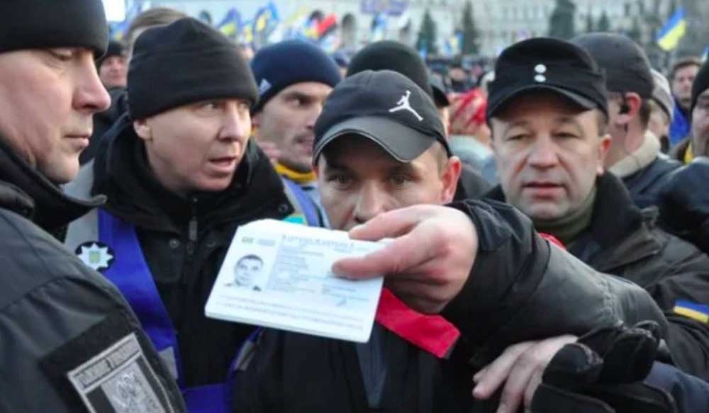 Eski Ukrayna Devlet Başkanı Poroşenkoya Yumurtalı Saldırı