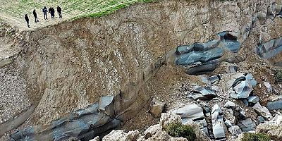 Hatay'daki görüntü şoke etti! Fay kırıkları yeryüzünü değiştirdi