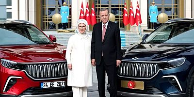 İlk TOGG Cumhurbaşkanı Erdoğan'a teslim edildi