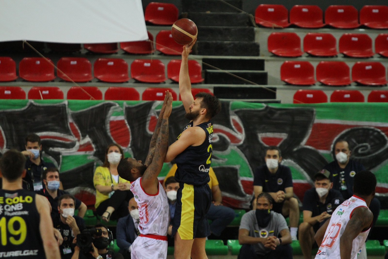 ING Basketbol Süper Ligi play-off: Pınar Karşıyaka: 76 - Fenerbahçe Beko: 78