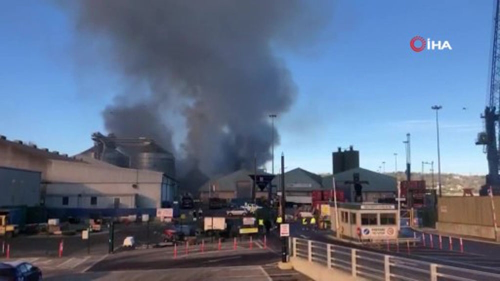 İrlanda’nın Cork Limanında büyük yangın
