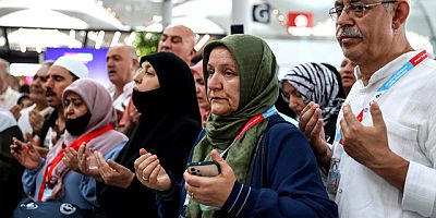 İstanbul'daki ilk hac kafilesi dualarla uğurlandı