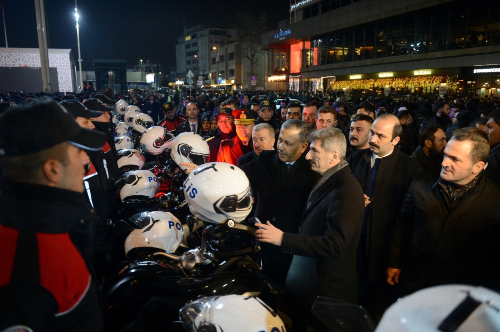 İstanbul Valisi Ali Yerlikaya, Taksimde Yılbaşı Tedbirlerini Denetledi