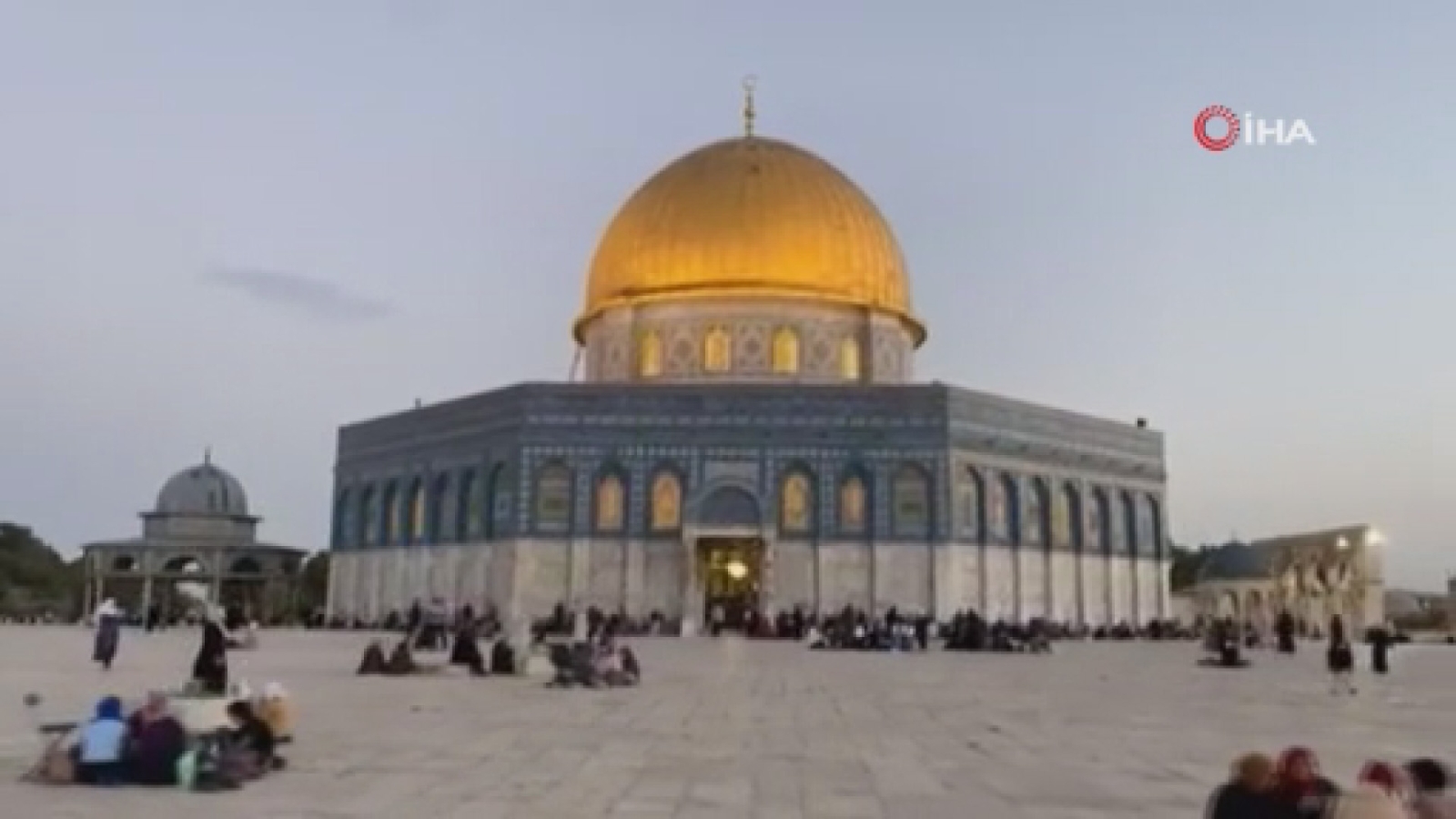 Kudüs halkı Mescid-i Aksa avlusunda iftar açtı