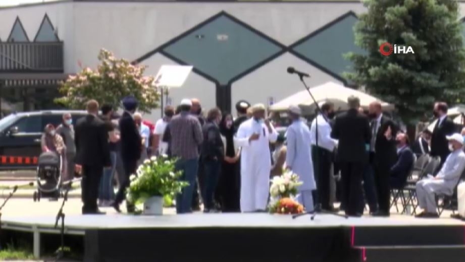 Öldürülen Müslüman aileye tören