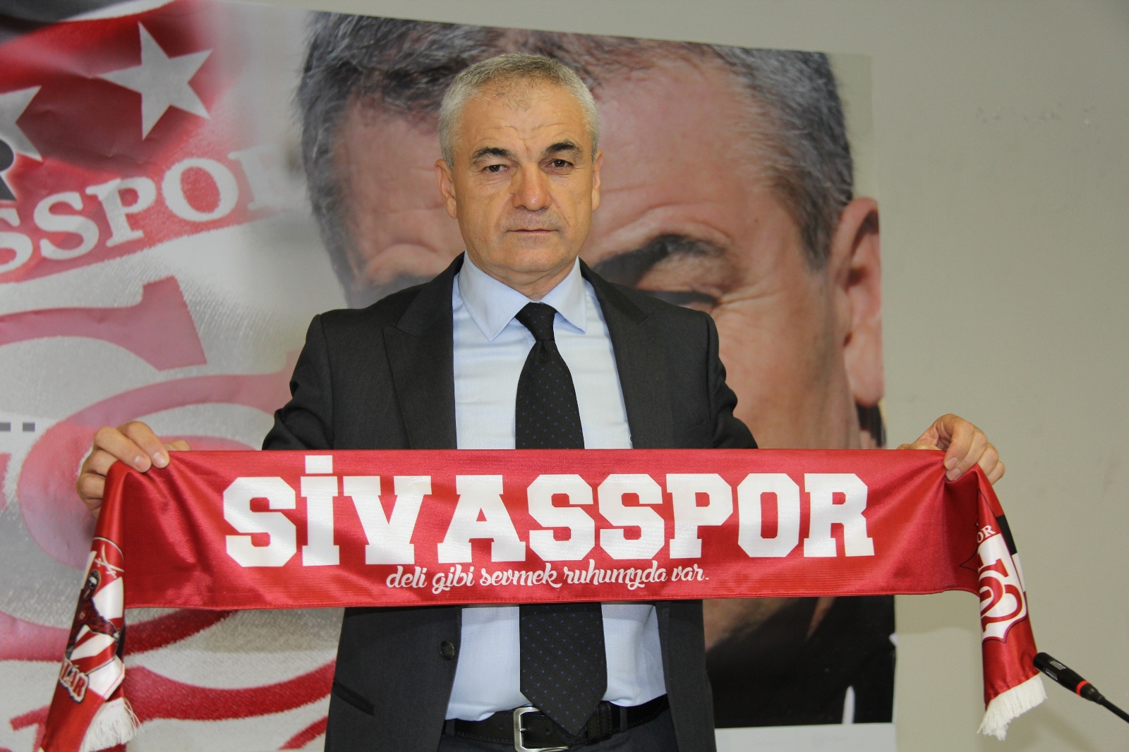 Rıza Çalımbay 1 yıl daha Sivasspor’da!