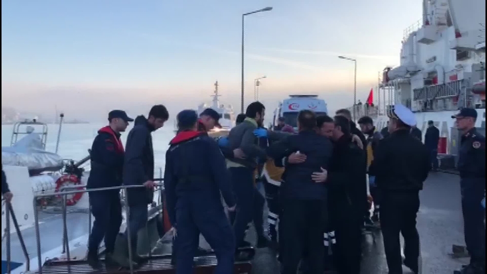 Tanker ve trol teknesinin çarpışmasında yaralananlar hastaneye kaldırıldı