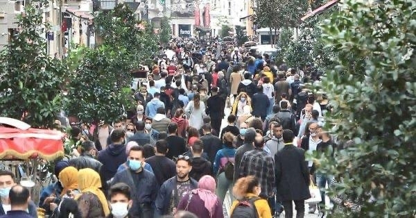 Uşak’ta kalabalık cadde ve sokaklarda sigara içme yasağı