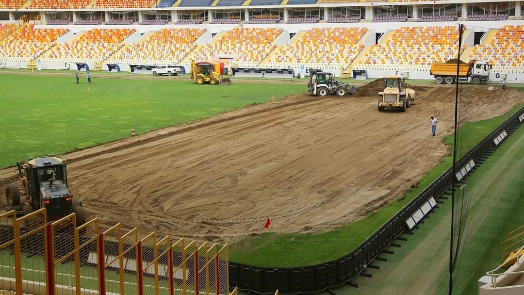 Yeni Malatya Stadyumu’nda çim zemin değişiyor