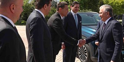 Yerli Otomobil Özbekistan'da! Cumhurbaşkanı Mirziyoyev Togg'u teslim aldı