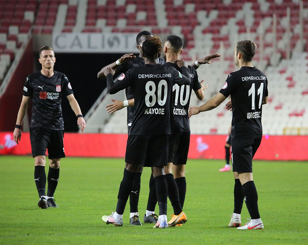Ziraat Türkiye Kupası: D.G. Sivasspor: 1 - Adana Demirspor: 1 (İlk yarı)