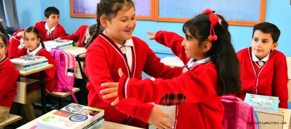 Ara tatil sona erdi, milyonlarca öğrenci yeniden sınıflarda