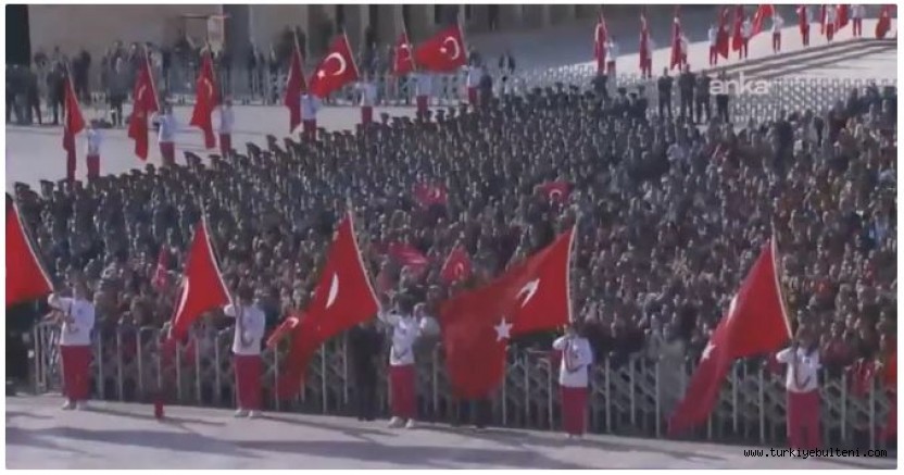 Cumhurbaşkanı Erdoğan'a Anıtkabir'de yoğun sevgi gösterisi
