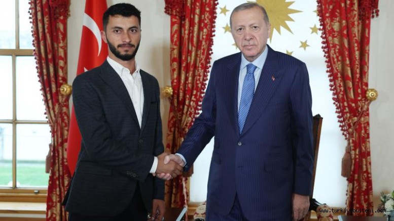 Cumhurbaşkanı Erdoğan Oscar ödüllü Filistinli yönetmen Basel Adra ile görüştü