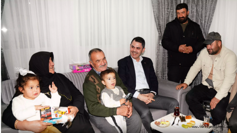 Depremdeki gözyaşları yeni evlerinde mutluluğa dönüştü... 