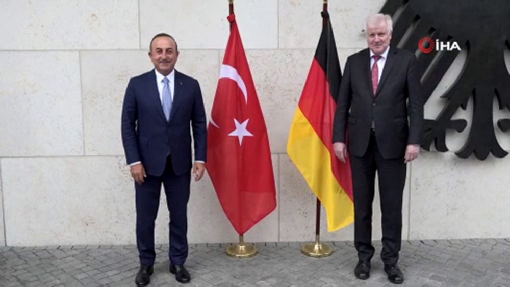 Dışişleri Bakanı Çavuşoğlu, Almanya İçişleri Bakanı Seehofer ile görüştü