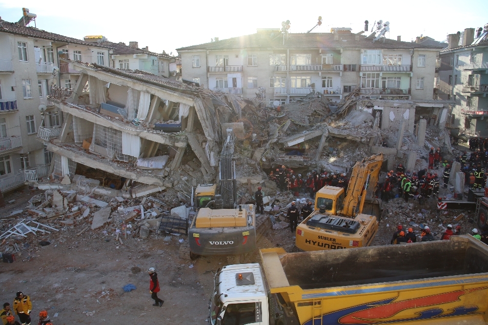 Elazığ depremine yönelik provokatif paylaşım yapan 50 şüpheli hakkında soruşturma