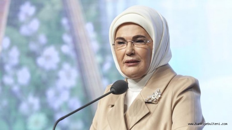 Emine Erdoğan, Dünya Ebeler Günü'nü kutladı