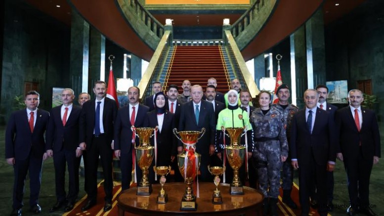 Erdoğan'ı, Külliye'de Koruma Hizmetleri Genel Müdürlüğü personeli karşıladı