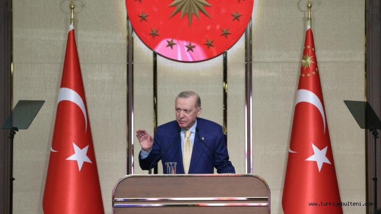 Erdoğan: Zihnen fosilleşmiş güruhun hezeyanlarına gülüp geçiyoruz