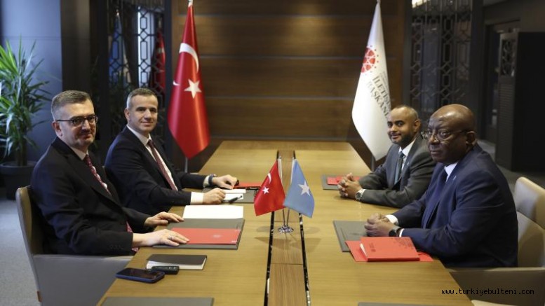 İletişim Başkanı Duran, Somalili bakanlarla bir araya geldi