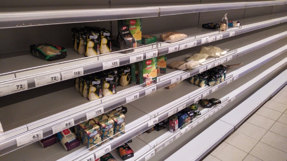 Ruslar marketlerde gıda ürünü bırakmadı
