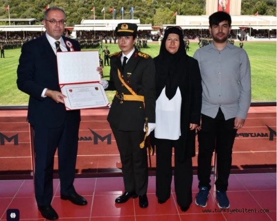 Şehit Ömer Halisdemir'in kızı Elif Nur Halisdemir teğmen oldu