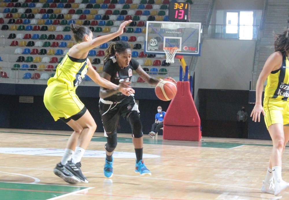 1. Leyla Atakan Kupası: Fenerbahçe Öznur Kablo: 77 - Beşiktaş: 64
