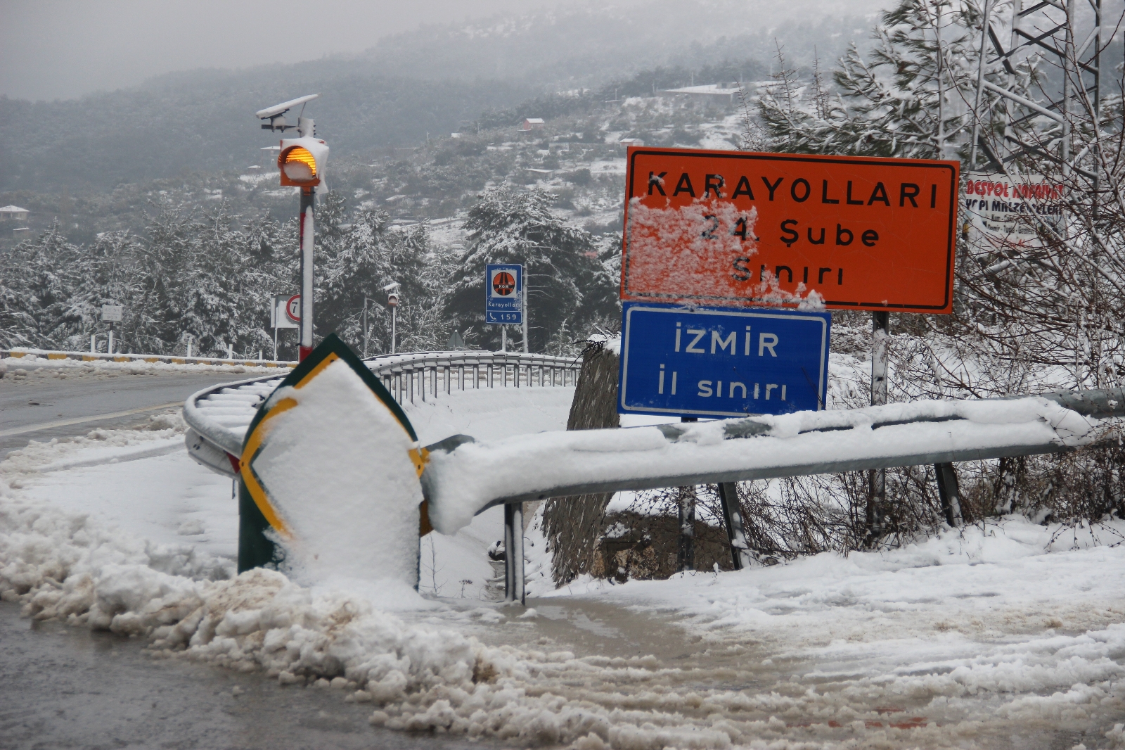 1 Nisan şakası gibi: İzmir’e kar yağdı