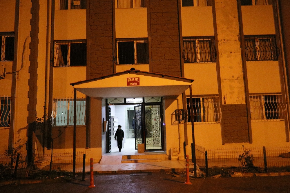 10 katlı binada yangın paniği: Çok sayıda kişi dumandan etkilendi