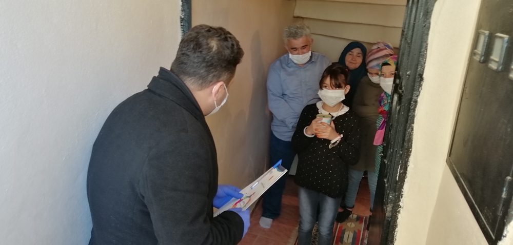 10 yaşındaki Buğlem Su da kampanyaya kumbarasıyla destek verdi