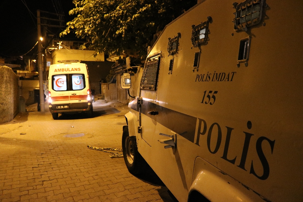 100’den fazla kurşun sıkılmış:  1’i ağır 2 yaralı