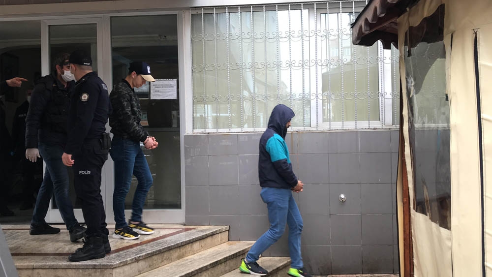 112 Acil Servis ekibine dehşeti yaşatan şahıslar adliyeye sevk edildi