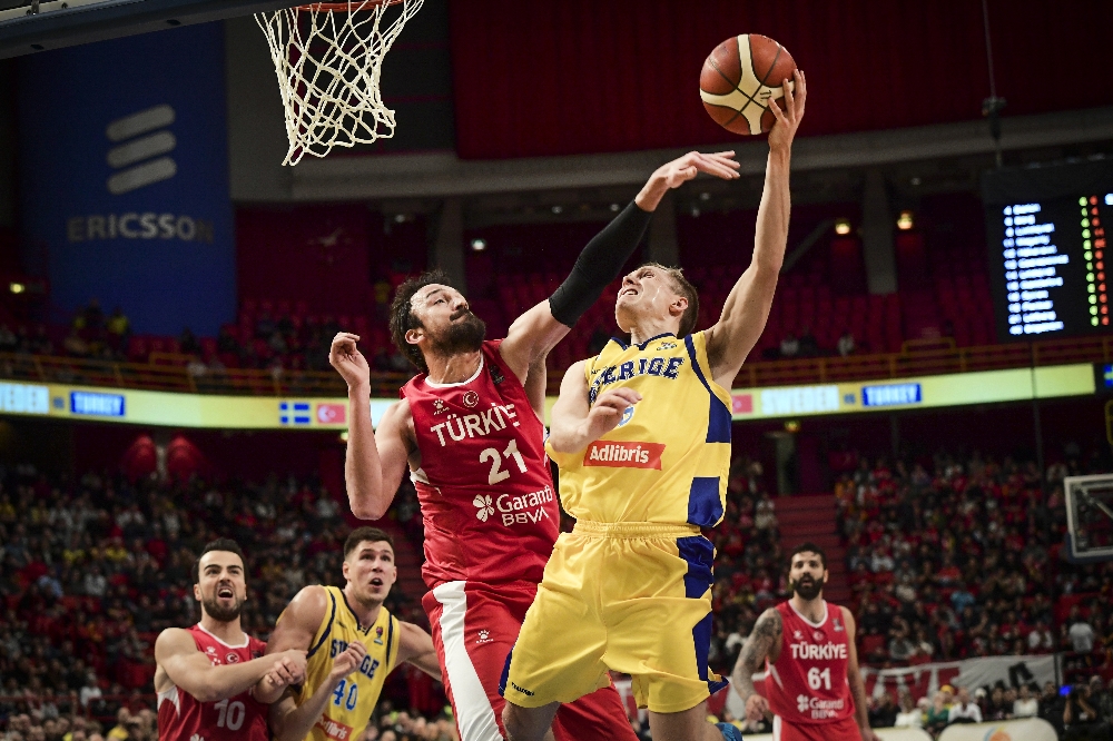 12 Dev Adam İsveç’e yenildi