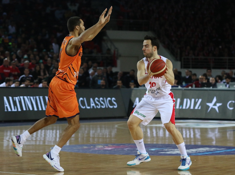 12 Dev Adam kötü başladı