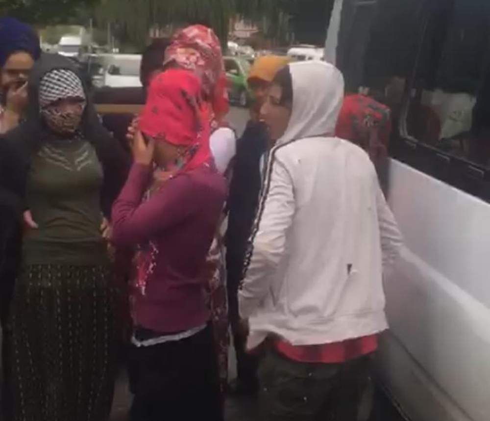 14 kişilik minibüsten 37 kişi çıktı