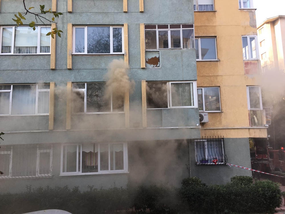 15 Katlı Apartmanda Yangın Paniği